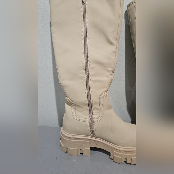 ASOS DESIGN Wide Fit Carla chunky flatknee boots in cappuccino. Size US 6 - Picture 10 of 15